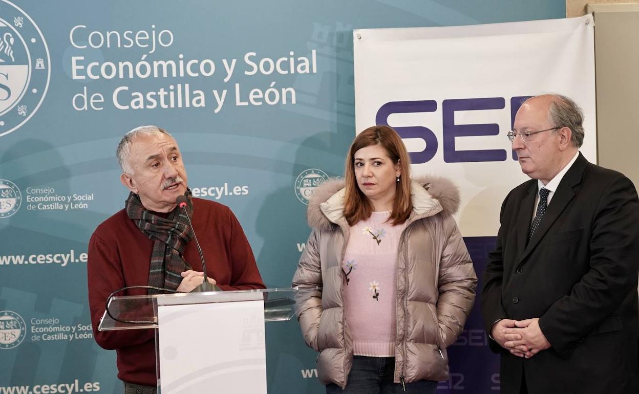 El secretario general de UGT cree que las políticas de Fernández Mañueco se dirigen a «acabar» con este modelo de concertación social.