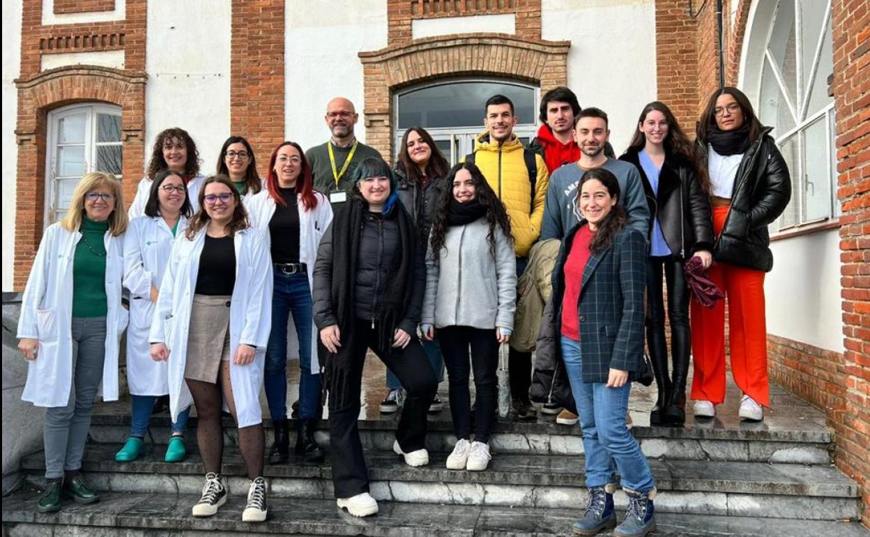 Los estudiantes pudieron conocer de cerca el trabajo de investigación del Hospital de León.