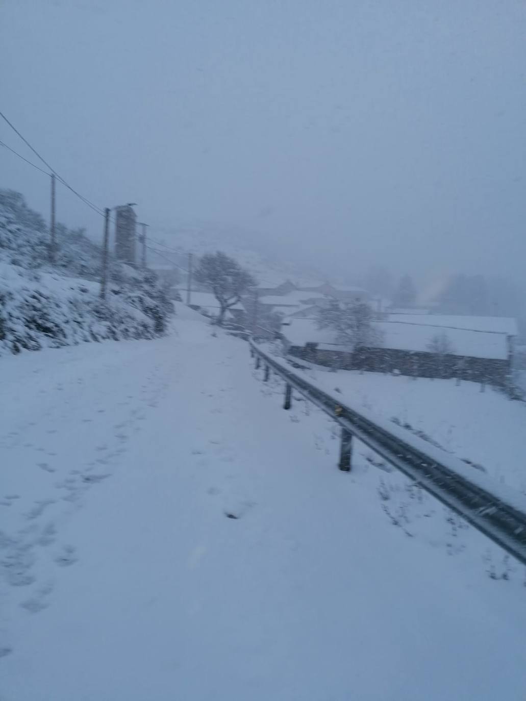 Estampas de nieve en zonas como Cubillas, Lugueros, Villamanín, Villablino, Fontún, Buiza y Villar del Puerto.