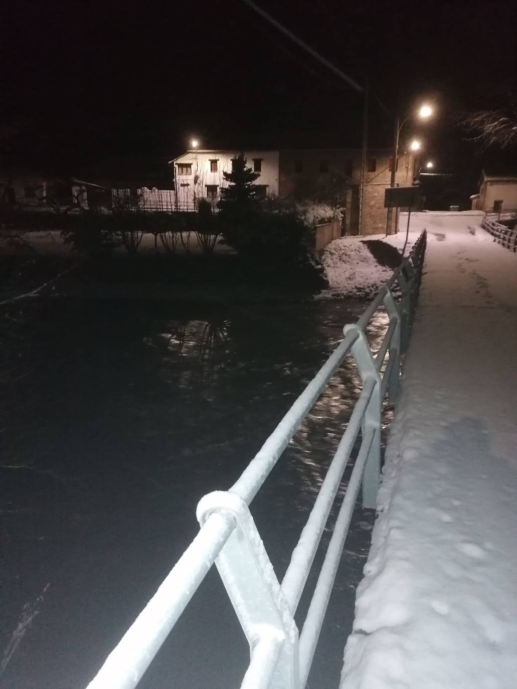 Estampas de nieve en zonas como Cubillas, Lugueros, Villamanín, Villablino, Fontún, Buiza y Villar del Puerto.