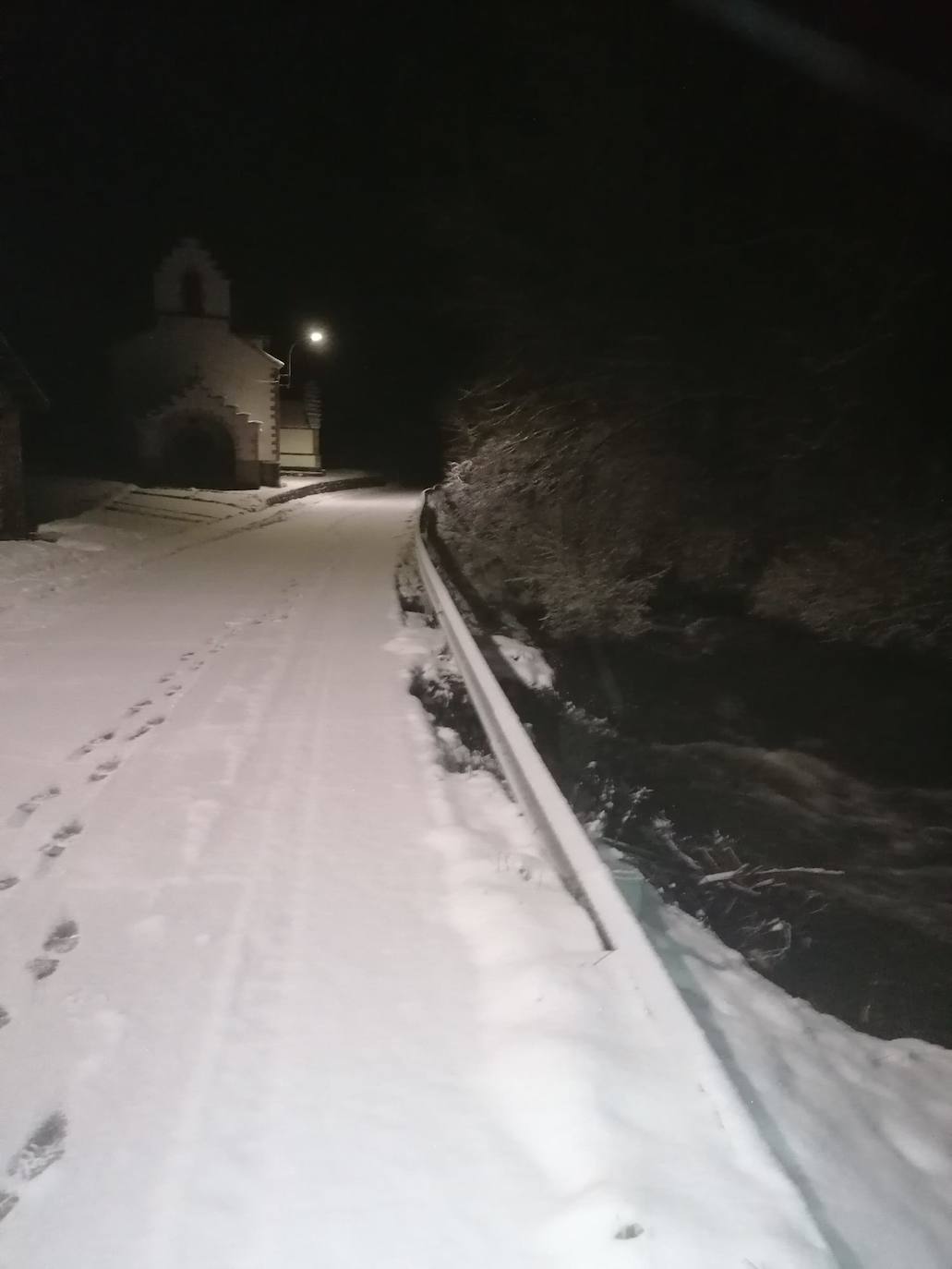 Estampas de nieve en zonas como Cubillas, Lugueros, Villamanín, Villablino, Fontún, Buiza y Villar del Puerto.