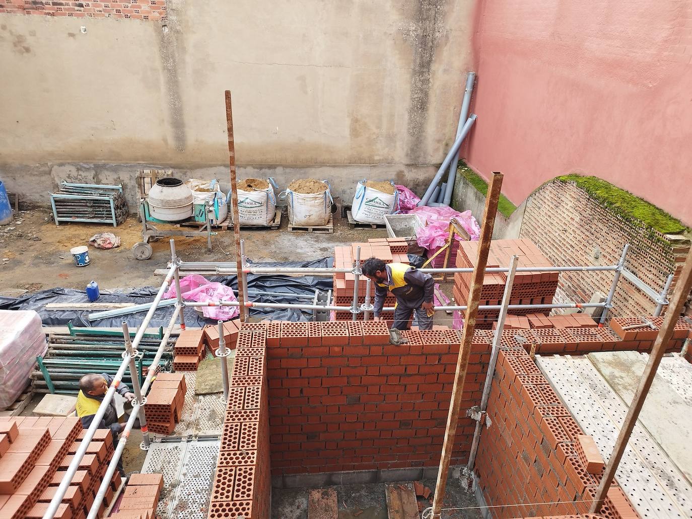 Las obras del Espacio del Mayor de Valencia de Don Juan se espera que acaben en marzo.