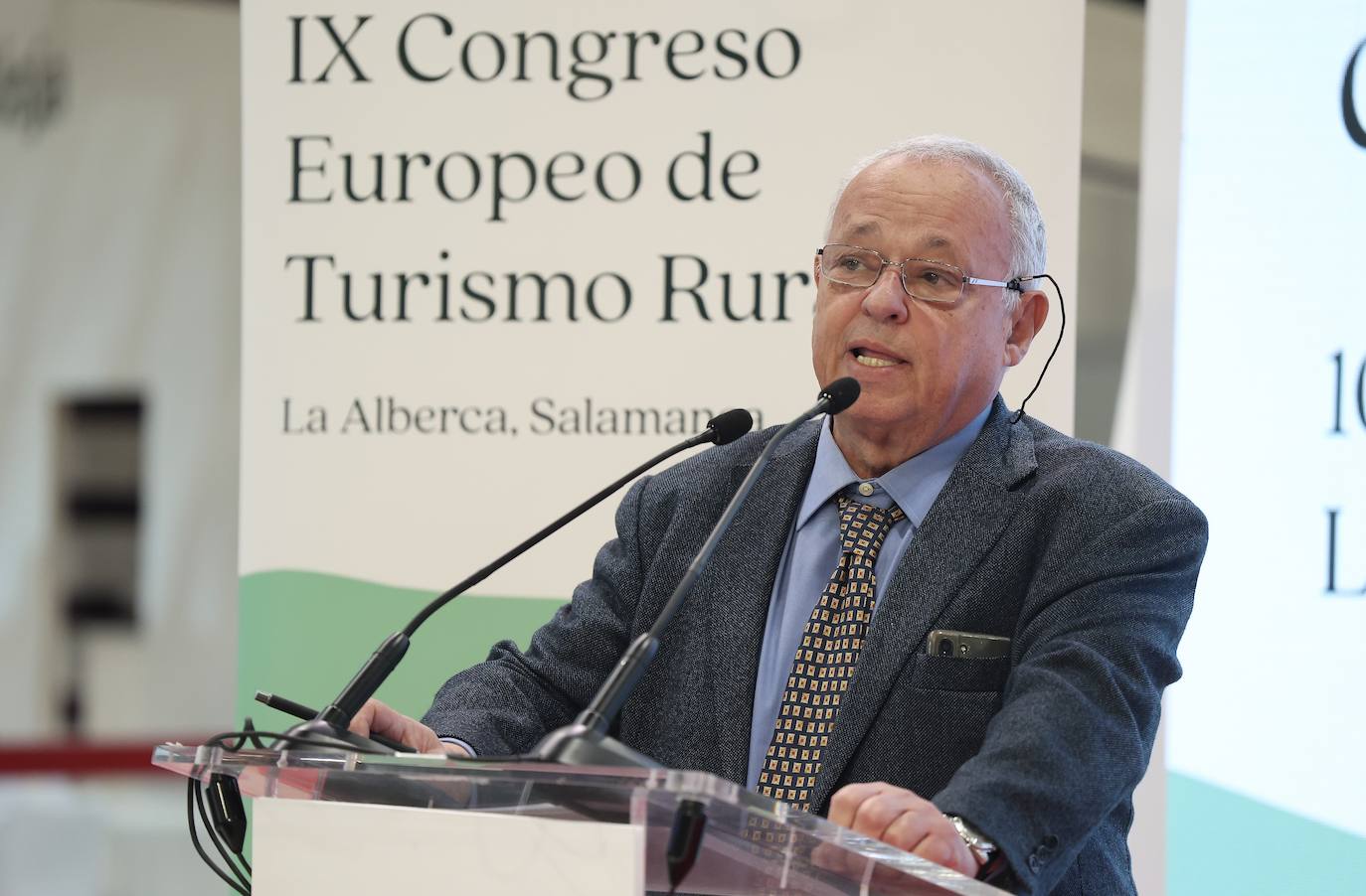 Los reyes inauguran una nueva edición del certamen Fitur junto a la ministra de Industria, Reyes Maroto y el presidente de Ifema José Vicente de los Mozos