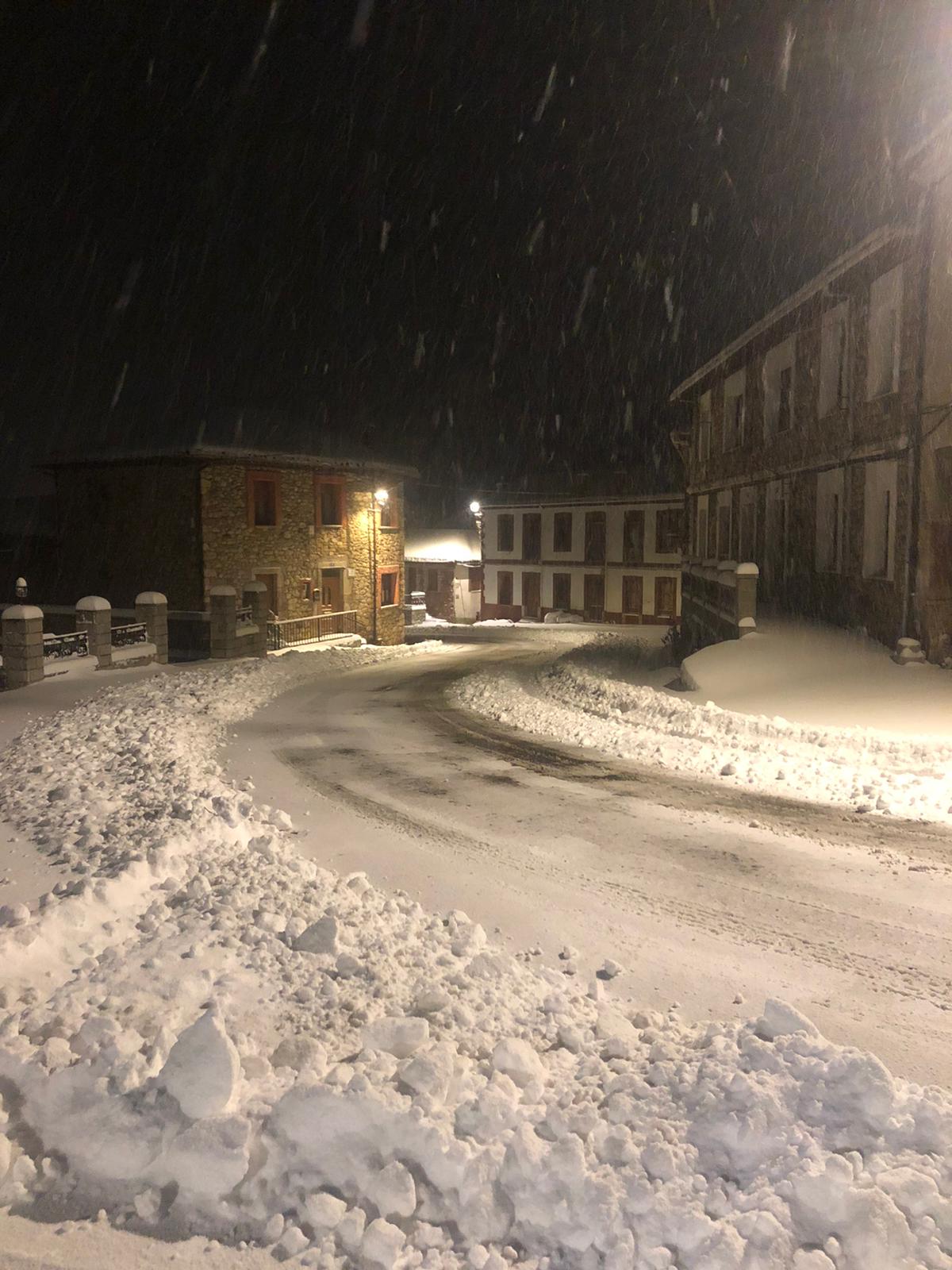 Fotos: La nieve llega a la provincia leonesa