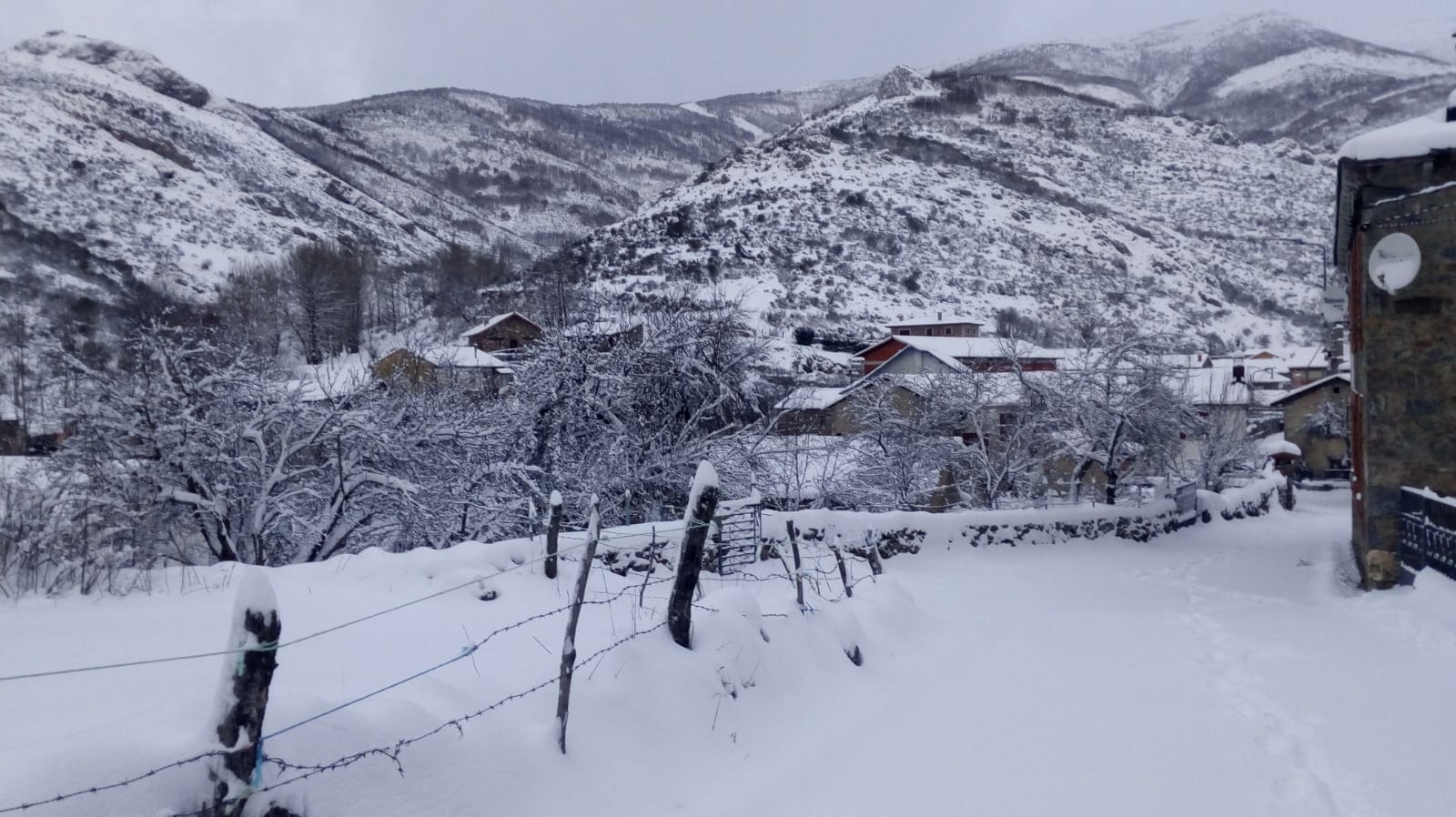 Fotos: La nieve llega a la provincia leonesa