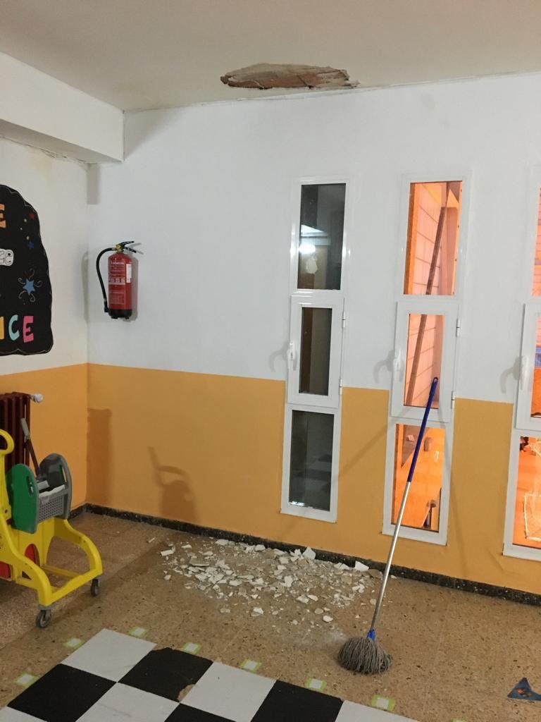 Desprendimientos, goteras e inundaciones en el colegio Quevedo de León ciudad .