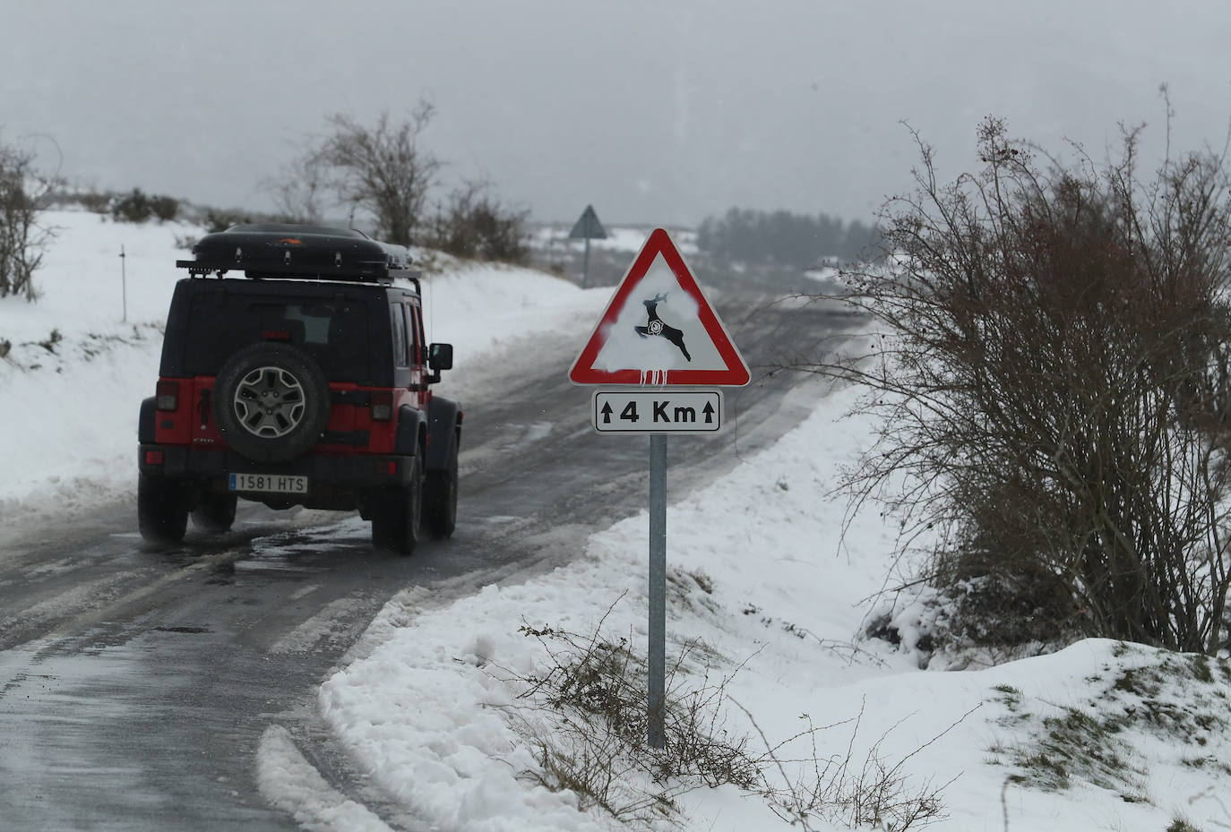 'Fien' comienza a remitir en la provincia pero la montaña se mantiene en fase de preemergencia. La nieve ha alcanzado de lleno a toda la provincia y El Bierzo no ha sido una excepción. 