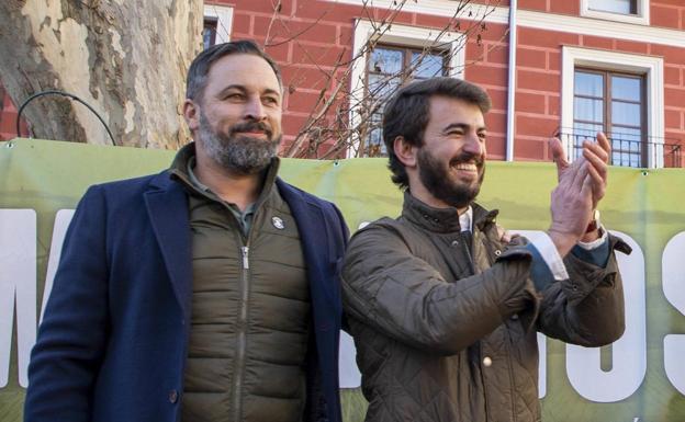 Santiago Abascal y García Gallardo en acto de campaña.