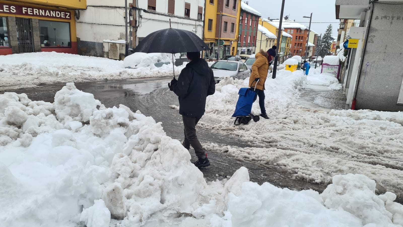 El municipio lacianiego sufre el azote de Fien y recuerda una de las mayores nevadas de los últimos años.