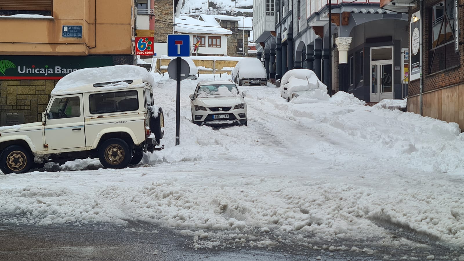 El municipio lacianiego sufre el azote de Fien y recuerda una de las mayores nevadas de los últimos años.