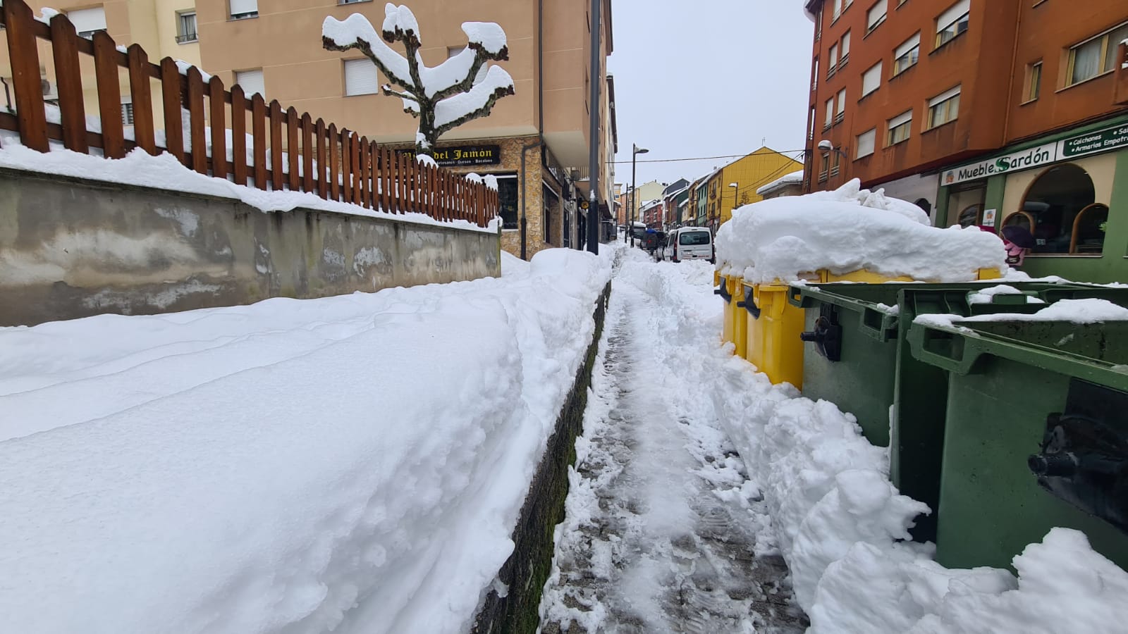 El municipio lacianiego sufre el azote de Fien y recuerda una de las mayores nevadas de los últimos años.