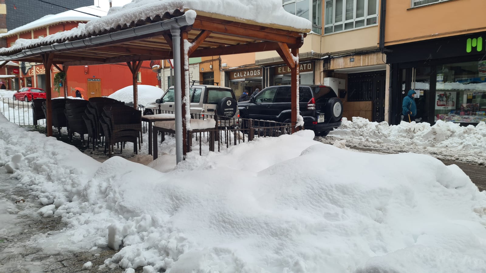 El municipio lacianiego sufre el azote de Fien y recuerda una de las mayores nevadas de los últimos años.