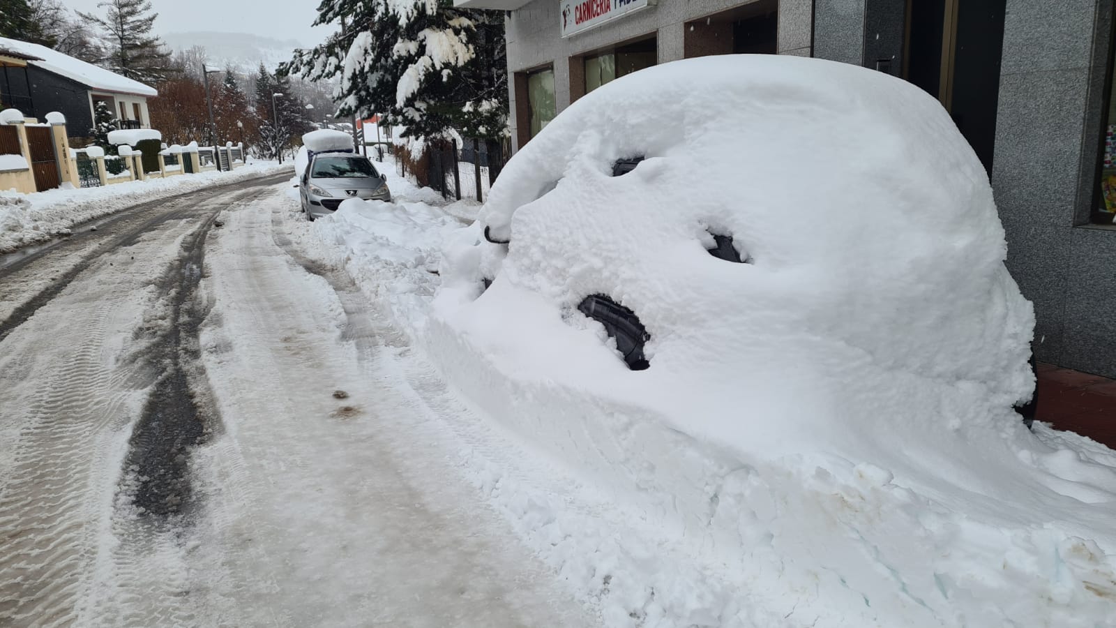 El municipio lacianiego sufre el azote de Fien y recuerda una de las mayores nevadas de los últimos años.