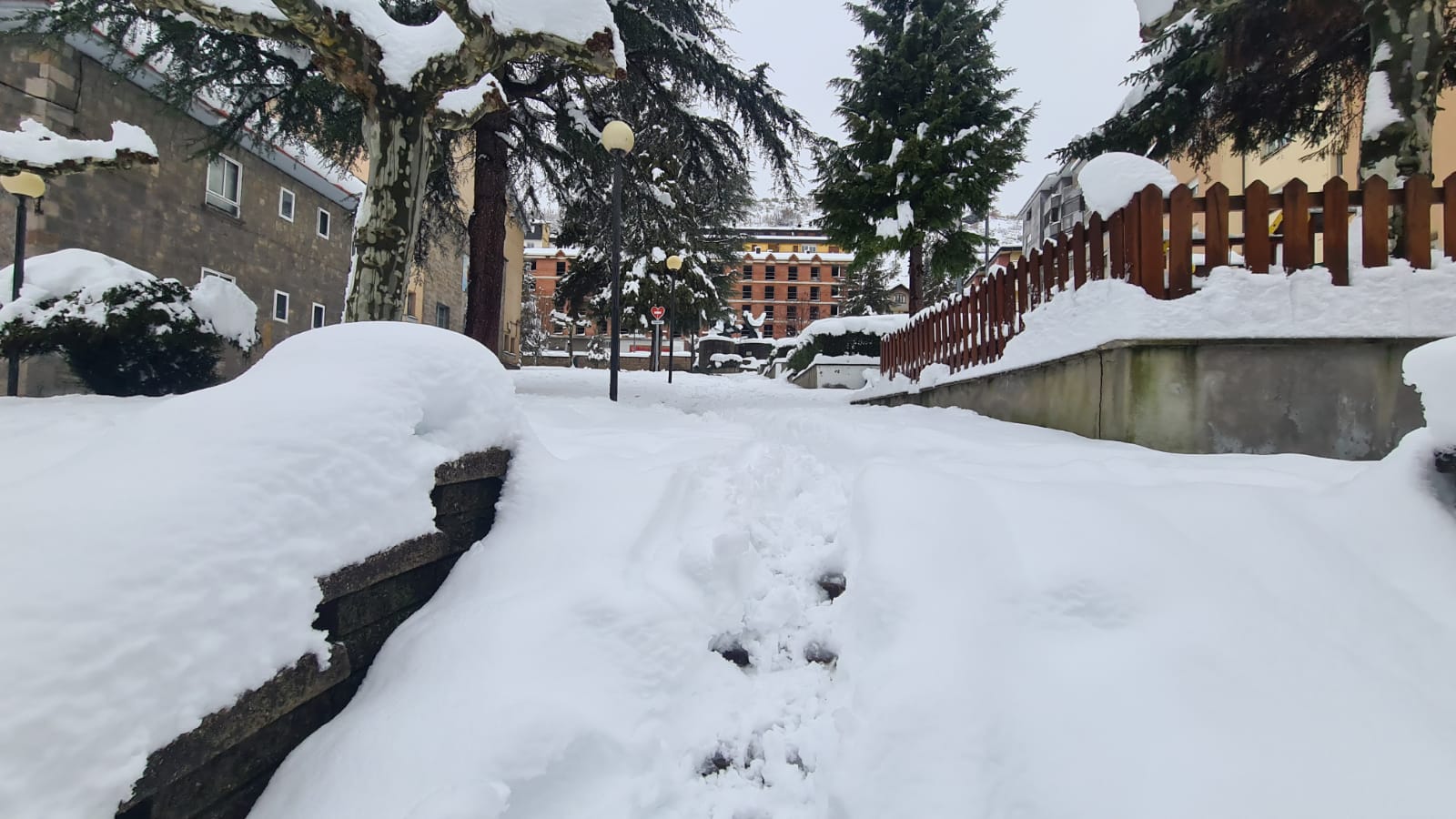 El municipio lacianiego sufre el azote de Fien y recuerda una de las mayores nevadas de los últimos años.