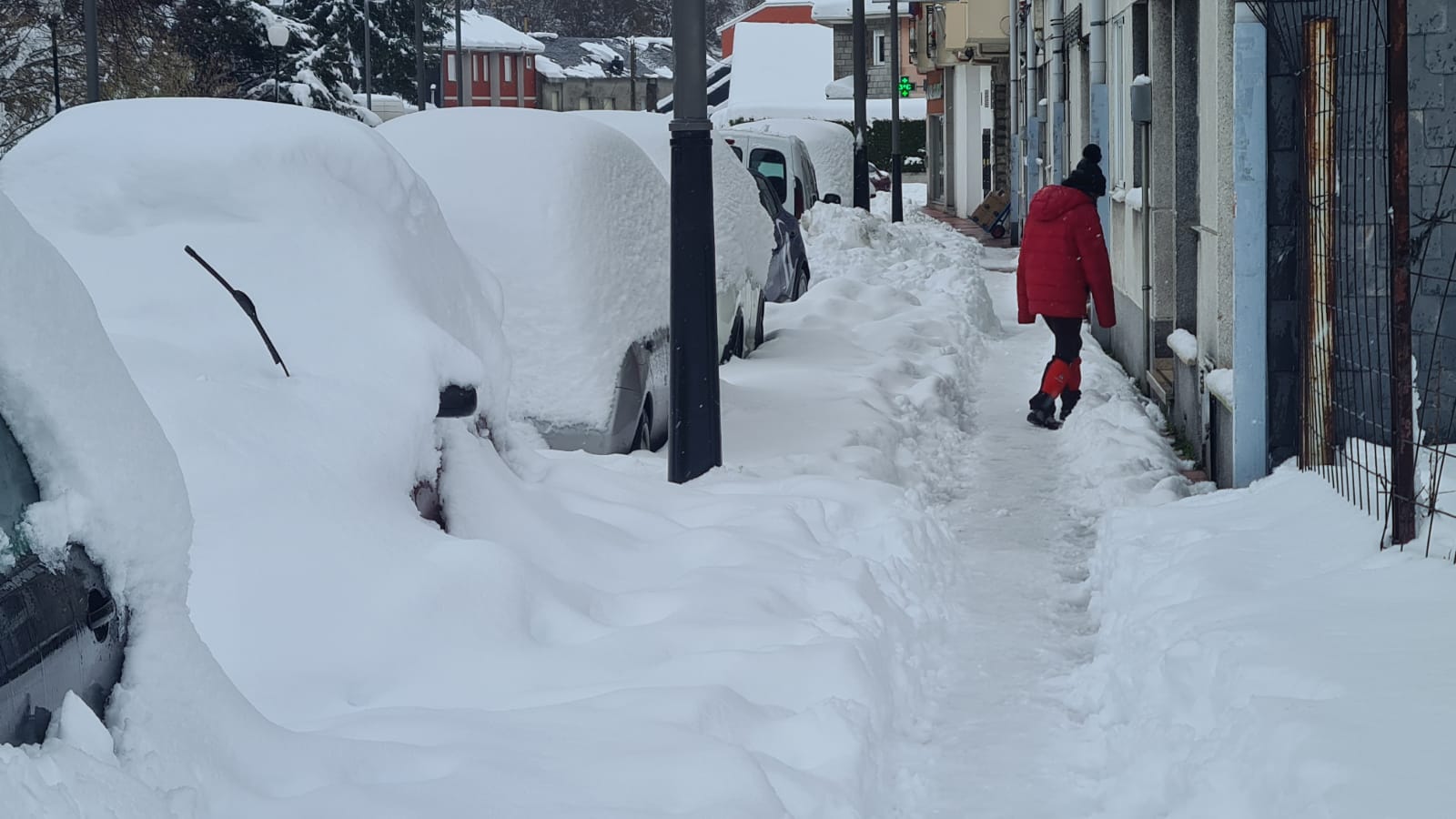 El municipio lacianiego sufre el azote de Fien y recuerda una de las mayores nevadas de los últimos años.