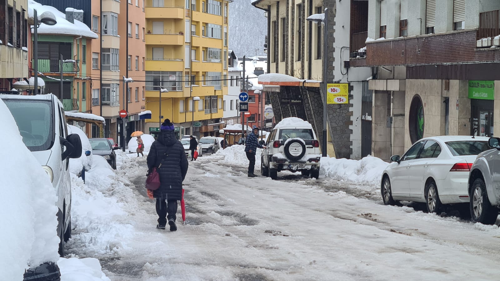 El municipio lacianiego sufre el azote de Fien y recuerda una de las mayores nevadas de los últimos años.