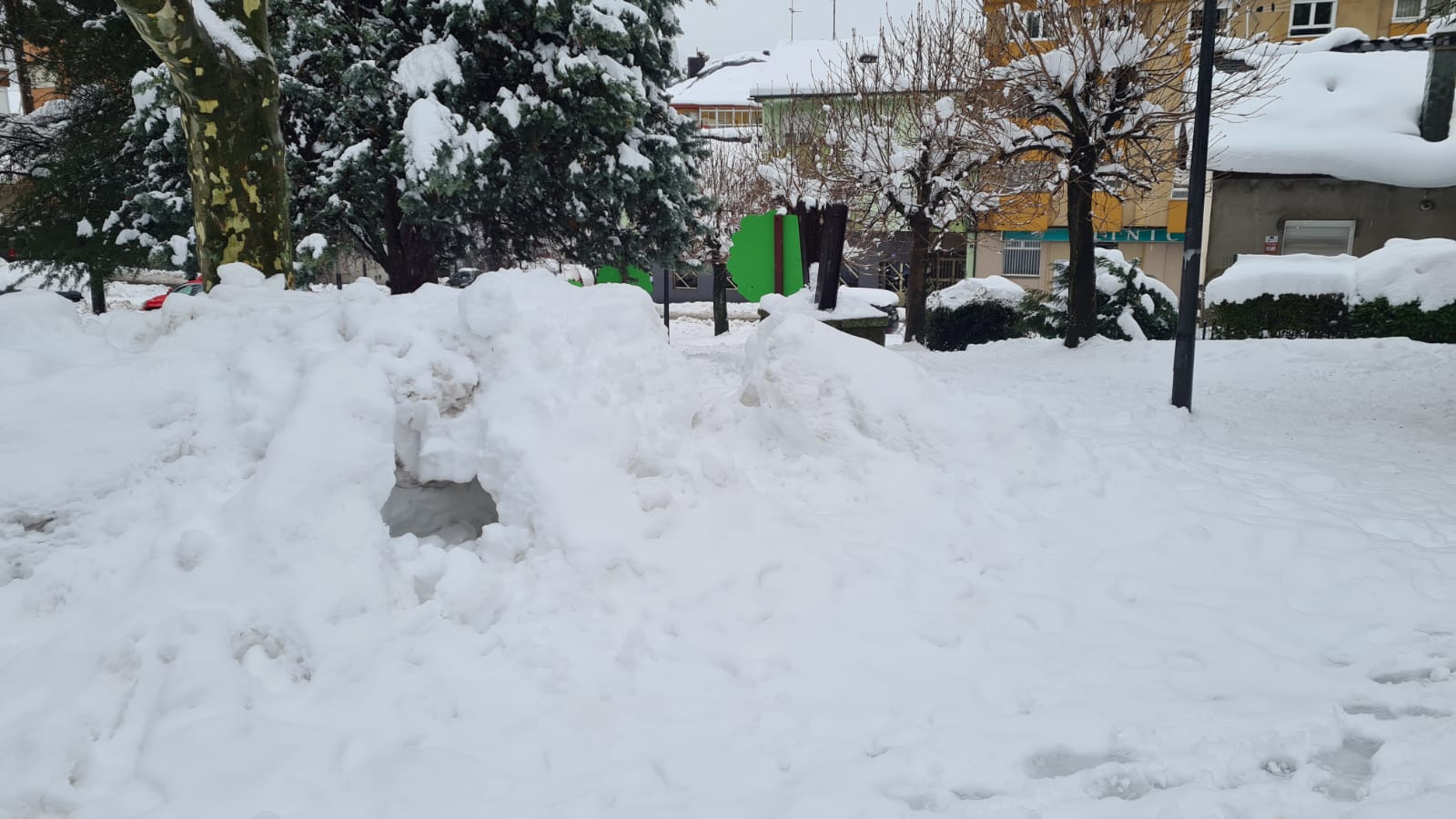 El municipio lacianiego sufre el azote de Fien y recuerda una de las mayores nevadas de los últimos años.