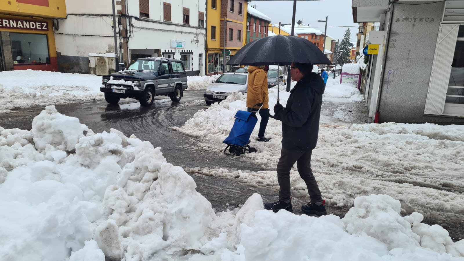 El municipio lacianiego sufre el azote de Fien y recuerda una de las mayores nevadas de los últimos años.