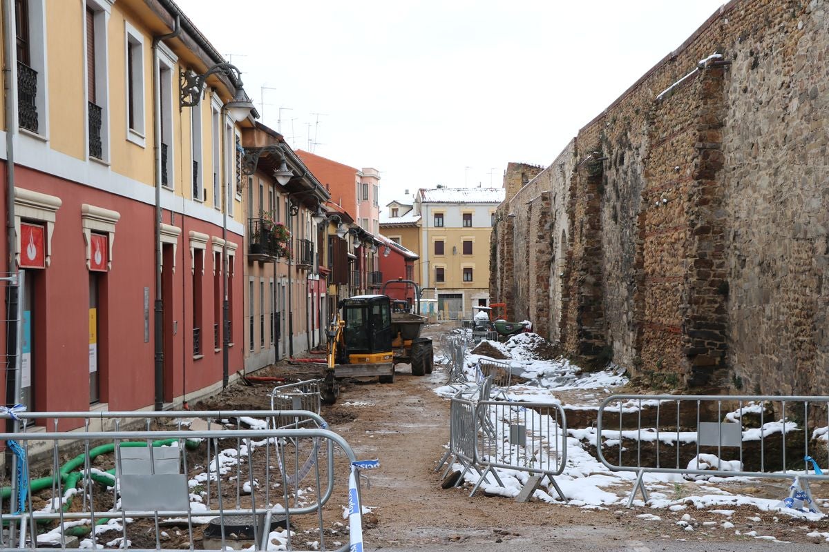 La peatonalización de la calle Carreras avanza según los plazos y las máquinas ya trabajan en el lugar.