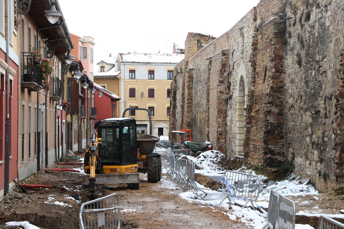 La peatonalización de la calle Carreras avanza según los plazos y las máquinas ya trabajan en el lugar.