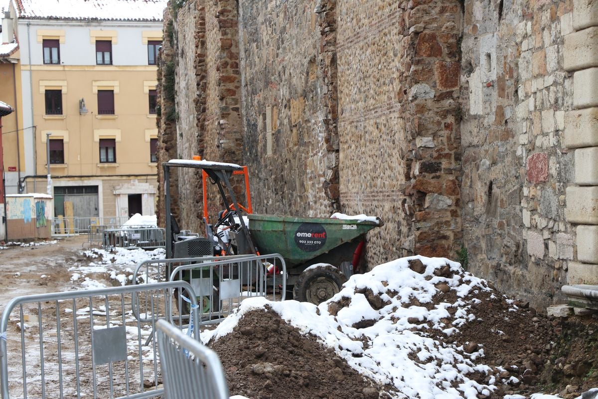 La peatonalización de la calle Carreras avanza según los plazos y las máquinas ya trabajan en el lugar.