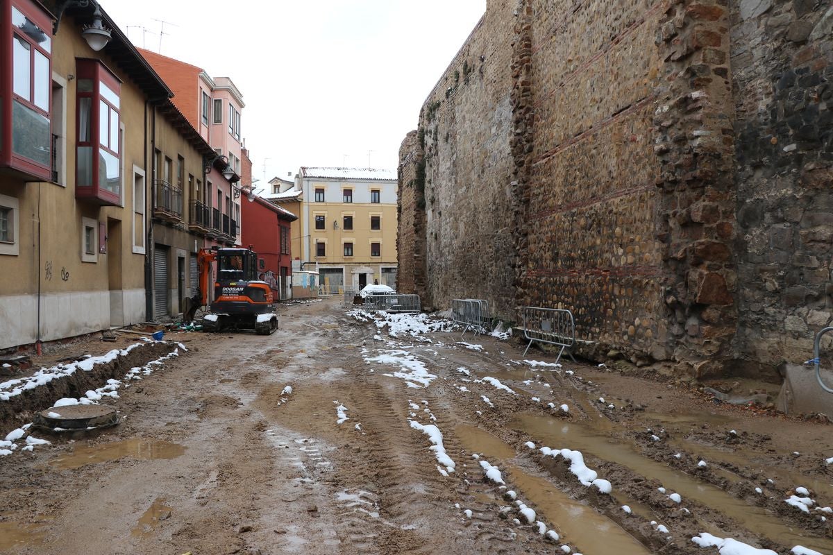 La peatonalización de la calle Carreras avanza según los plazos y las máquinas ya trabajan en el lugar.