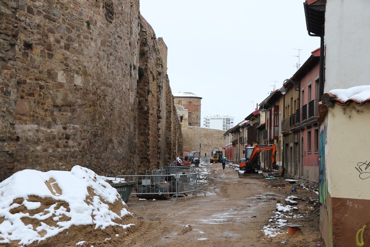 La peatonalización de la calle Carreras avanza según los plazos y las máquinas ya trabajan en el lugar.