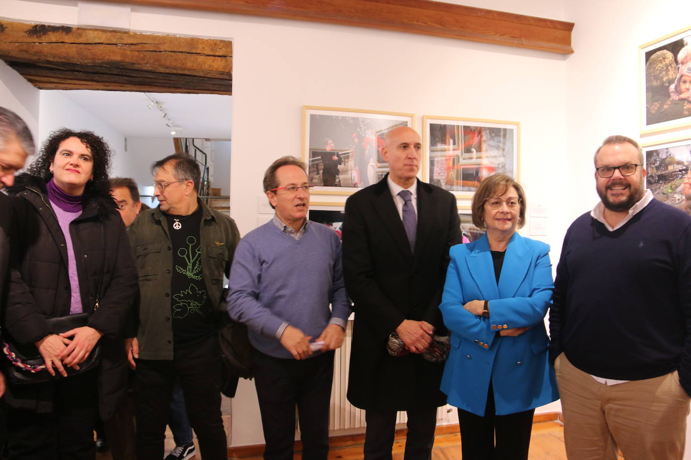 Inauguración de la exposición 'Ucrania, guerra de los civiles' en la Fundación Vela Zanetti de León. 