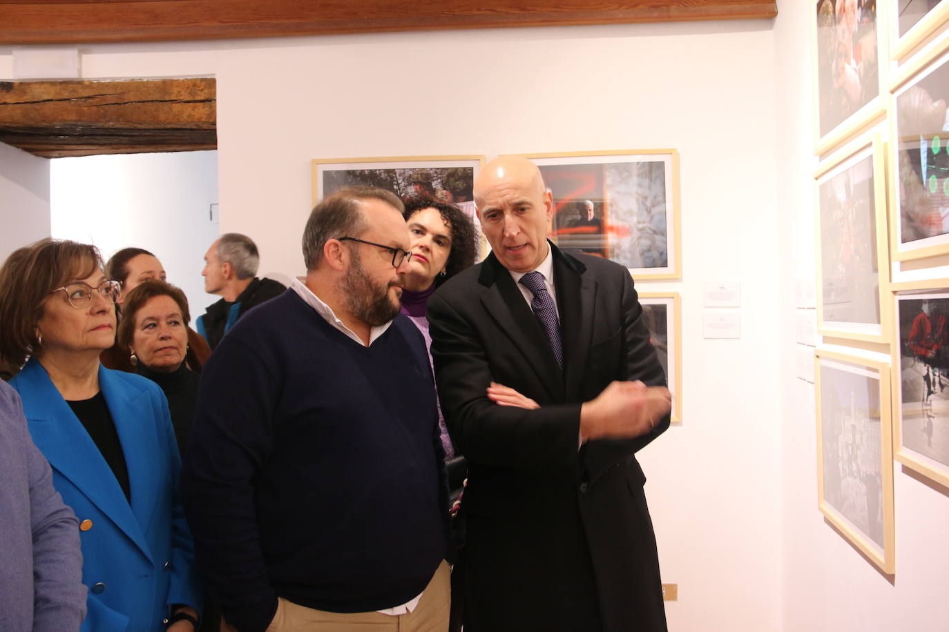 Inauguración de la exposición 'Ucrania, guerra de los civiles' en la Fundación Vela Zanetti de León. 