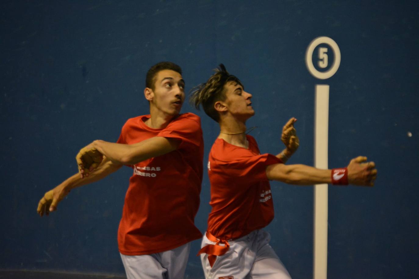 Santa María del Páramo acoge el Campeonato de Pelota Mano escolar de Castilla y León.