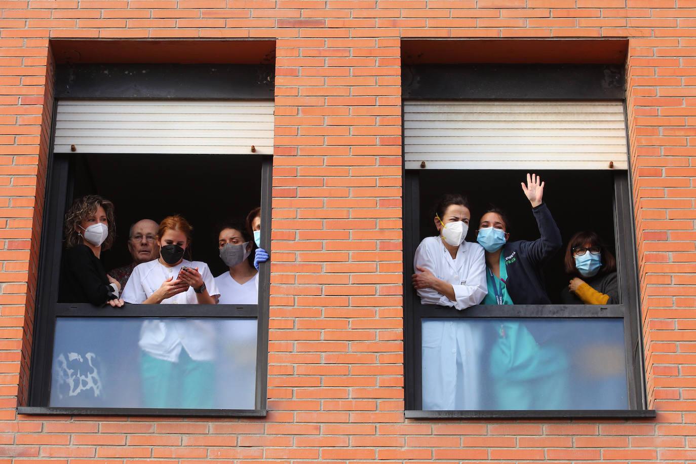Abrazo al Hospital' del Bierzo convocado por la Plataforma en Defensa de la Sanidad Pública del Bierzo y Laciana en protesta por la situación sanitaria de la comarca.
