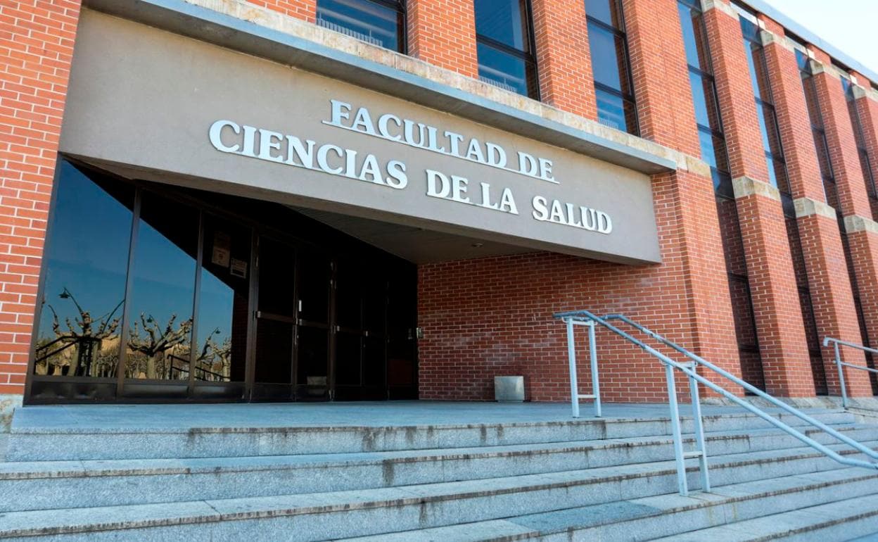 Fachada de la Facultad de Ciencias de la Salud del Campus de Vegazana.