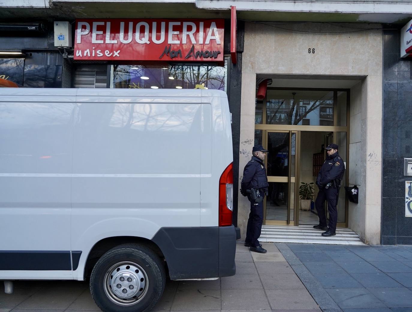 Mata a su mujer y a su hija de ocho años con arma blanca en Valladolid e intenta suicidarse.