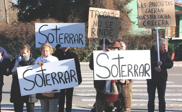 Trobajo no se rinde y exigirá el soterramiento: «No queremos que nos entierren»