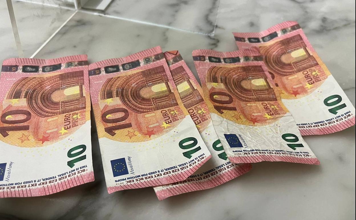 Los detenidos 'colaban' los billetes en compras realizadas en comercios del centro de Ponferrada.