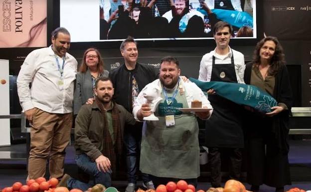 Juan Monteagudo, del albaceteño restaurante Ababol, celebra el triunfo. 