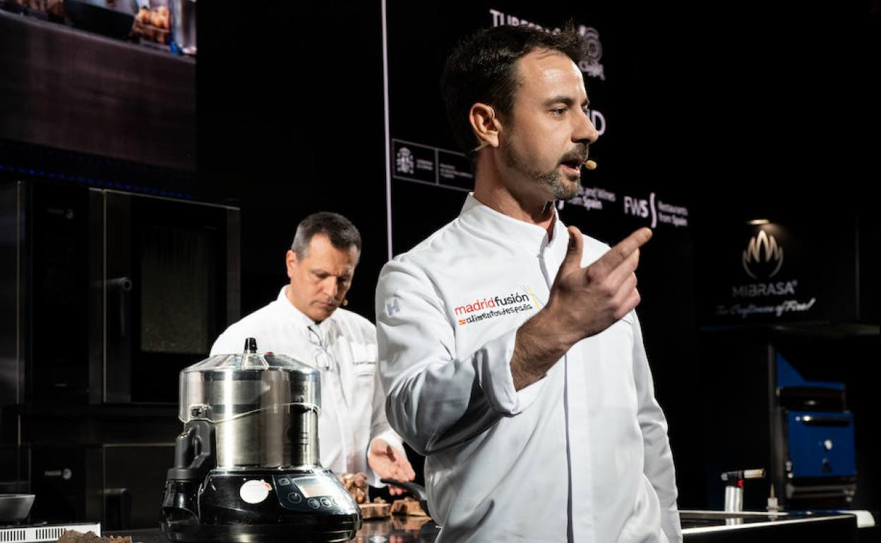 Eduard Xatruch y Oriol Castro, durante su cocinado.