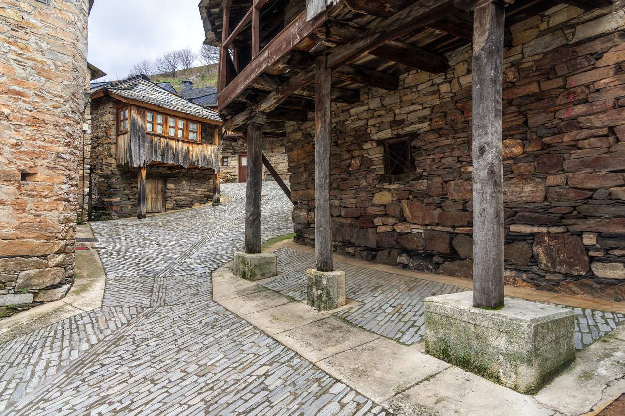 El segundo pueblo que se encuentra en la lista es Peñalba de Santiago, en El Bierzo.