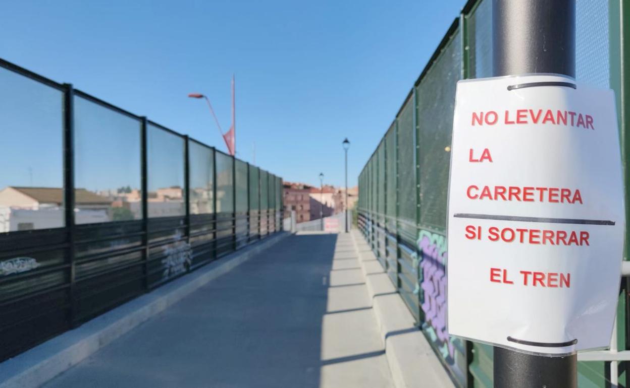 A juicio de la edil del PP, el desenlace de la polémica en la que lleva inmerso San Andrés esta legislatura por las distintas chapuzas de Adif no hace sino acrecentar la incertidumbre sobre el futuro del municipio