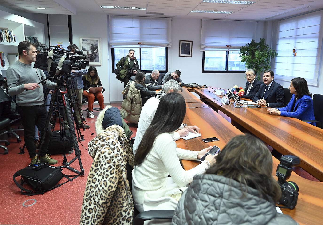 El consejero de Economía y Hacienda y portavoz, Carlos Fernández Carriedo, presenta los datos de la supresión del Impuesto sobre Sucesiones y Donaciones en Castilla y León.