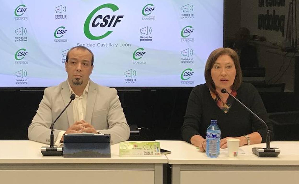 El presidente del sector de Sanidad de CSIF Castilla y León, Enrique Vega, y la responsable de Sanidad de CSIF Palencia, María Paz Palacín, anuncian la convocatoria de movilizaciones en la Sanidad de Castilla y León para el jueves 2 de febrero.