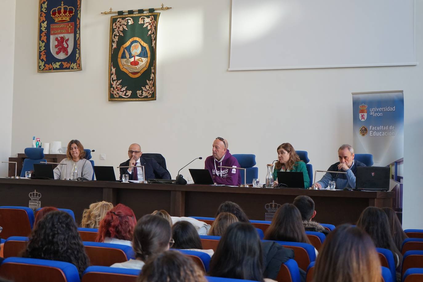 La Facultad de Educación celebró este pasado miércoles la III edición de las Jornadas de Educación Social donde profesionales y educadores coincidieron en la necesidad de incluir la figura del Coordinador de Bienestar en los centros educativos.