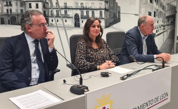 Rueda de prensa conjunta de los portavoces del Partido Popular, Ciudadanos y Unión del Pueblo Leonés en el Ayuntamiento de León.