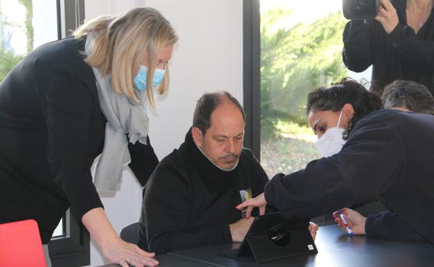 La consejera de Familia e Igualdad de Oportunidades, Isabel Blanco, visita los dos centros de Alfaem en León. 