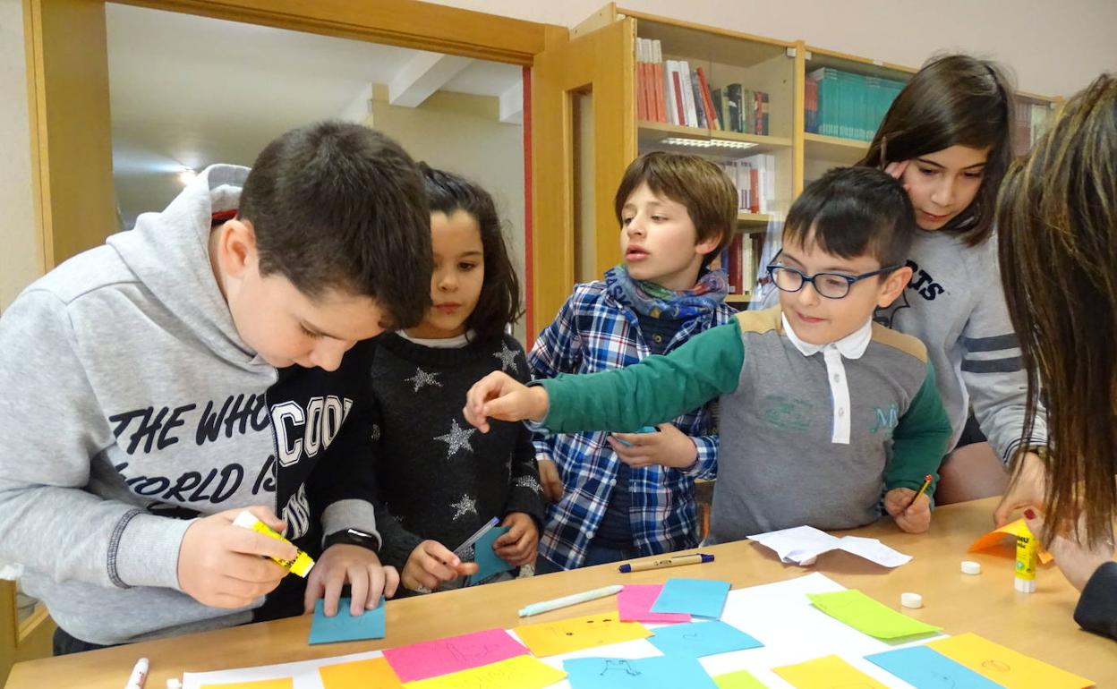 Niños con altas capacidades comienzan a crear su propia empresa en el colegio Peñacorada