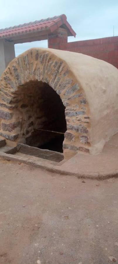 El antes y el después de la fuente declarada 'yacimiento arqueológico' en Palacios de Jamuz.