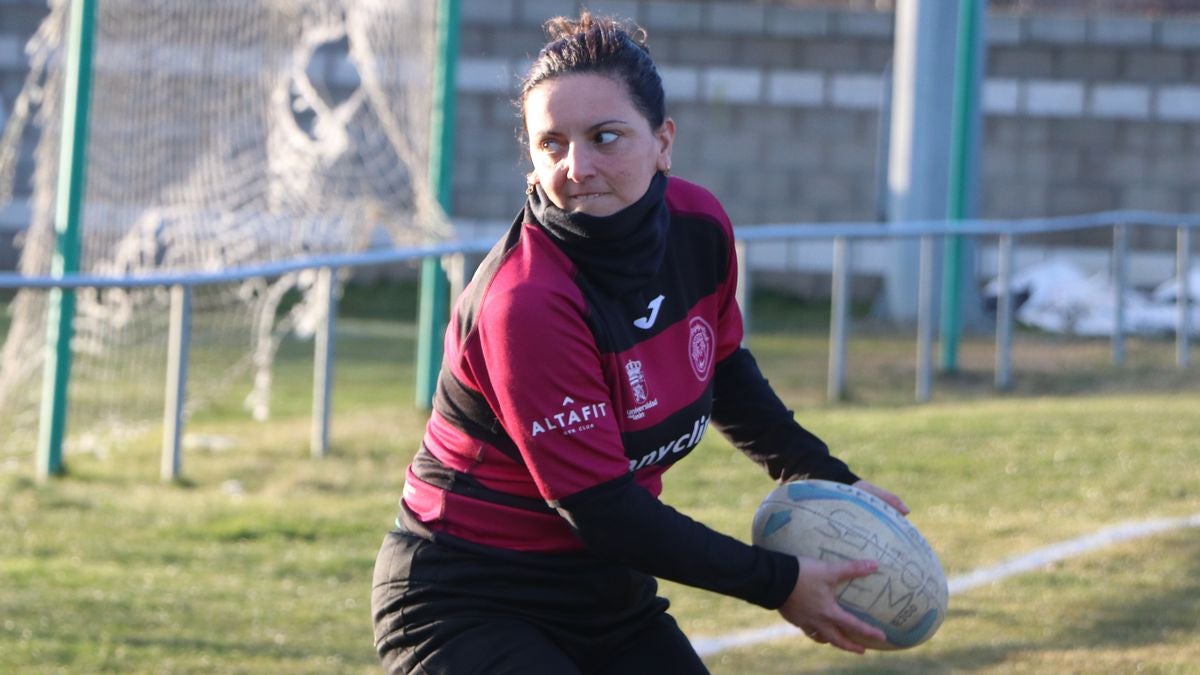 Las Leonas Mater, el equipo de rugby conformado por madres de jugadores de la cantera del León Rugby Club, ha iniciado su andadura en estos meses