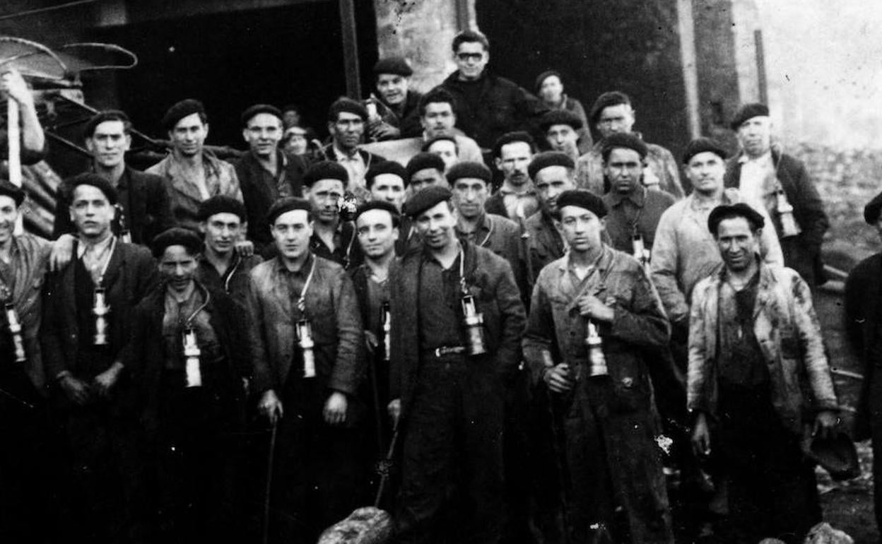 Grupo de mineros de Villaseca de Laciana.