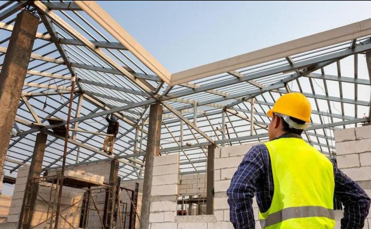 La construcción retrocedió casi un 3% durante 2022 en Castilla y León