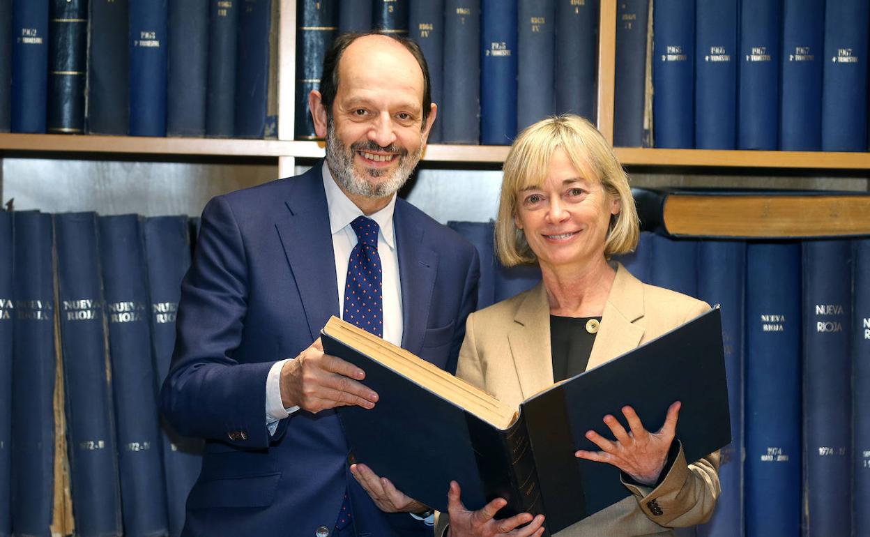 Teresa Cobo junto a José Luis Prusén.